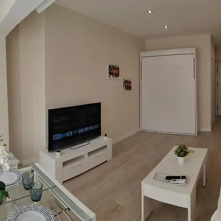 Διαμέρισμα Coconut Design Studio In The Heart Of Nogalera City Center Torremolinos By Namaste Elite