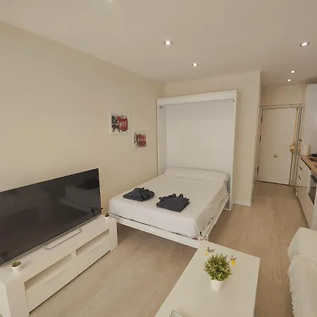 Διαμέρισμα Coconut Design Studio In The Heart Of Nogalera City Center Torremolinos By Namaste Elite *